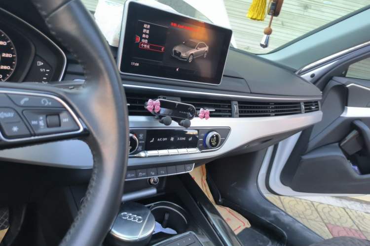 Used Audi A4L 2018 30th Anniversary Edition 40 TFSI Sport Edition Audio And AC Panel