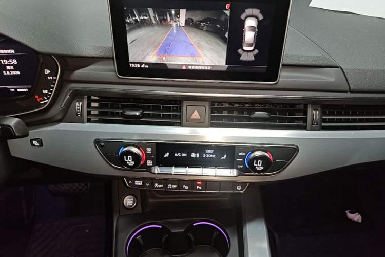 Used Audi A4L 2018 30th Anniversary Edition 40 TFSI Sport Edition Audio And AC Panel