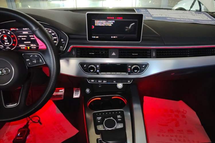 Used Audi A4L 2018 30th Anniversary Edition 40 TFSI Fashion Model Audio And AC Panel