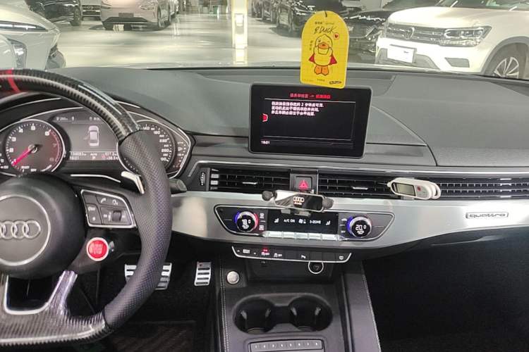 Used Audi A4L 2018 30th Anniversary Edition 45 TFSI quattro Individual Sport Edition Audio And AC Panel