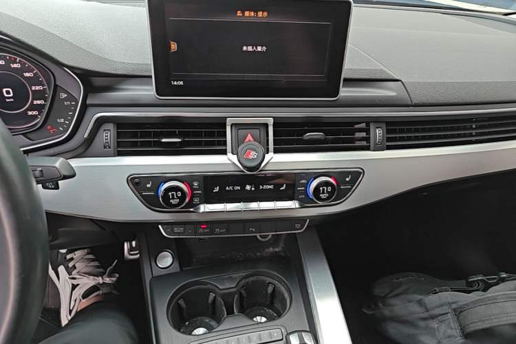 Used Audi A4L 2018 30th Anniversary Edition 40 TFSI Fashion Model Audio And AC Panel