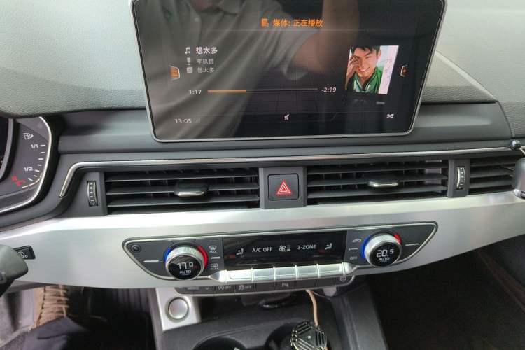 Used Audi A4L 2018 30th Anniversary Edition 40 TFSI Fashion Model Audio And AC Panel