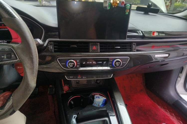 Used Audi A4L 2018 30th Anniversary Edition 40 TFSI Fashion Model Audio And AC Panel