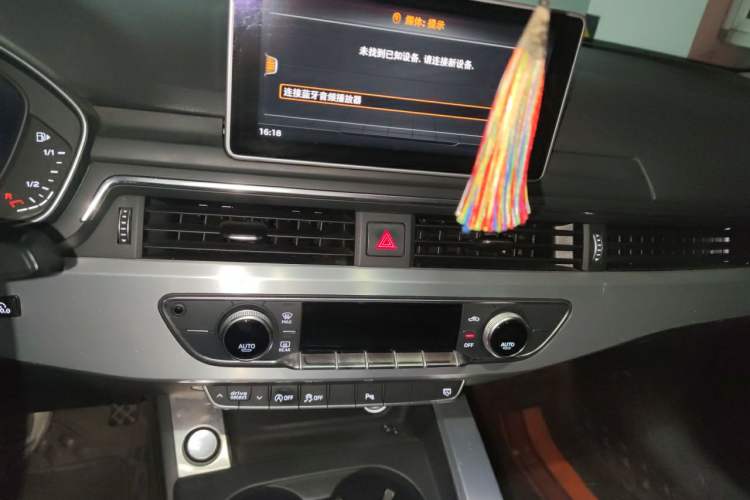 Used Audi A4L 2018 30th Anniversary Edition 40 TFSI Fashion Model Audio And AC Panel