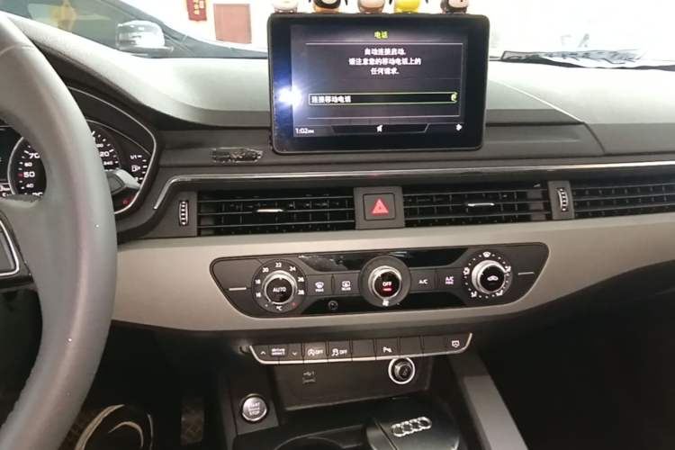 Used Audi A4L 2018 30th Anniversary Edition 40 TFSI Trendy Model Audio And AC Panel