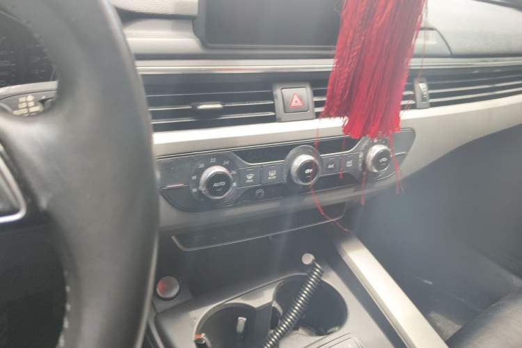 Used Audi A4L 2018 30th Anniversary Edition 40 TFSI Trendy Model Audio And AC Panel