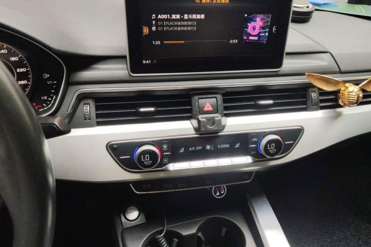 Used Audi A4L 2018 30th Anniversary Edition 40 TFSI Fashion Model Audio And AC Panel