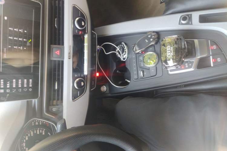 Used Audi A4L 2018 30th Anniversary Edition 45 TFSI quattro Individual Sport Edition Audio And AC Panel