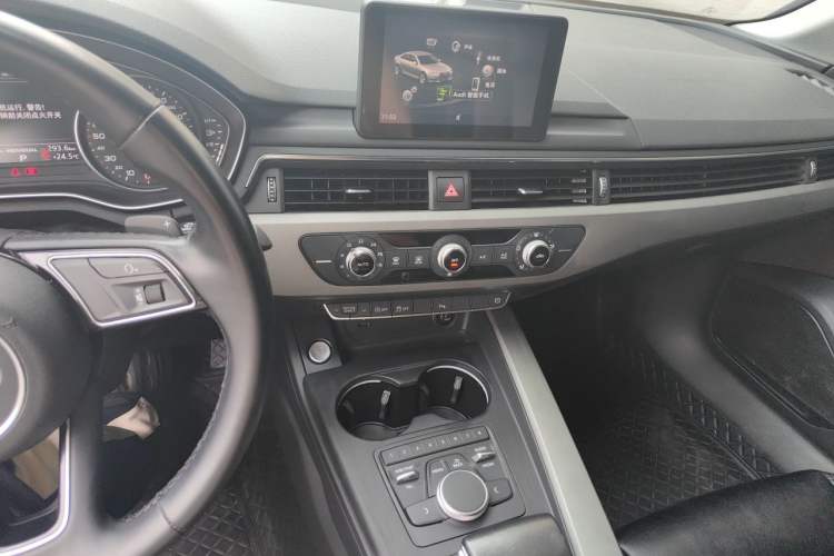Used Audi A4L 2018 30th Anniversary Edition 40 TFSI Trendy Model Audio And AC Panel