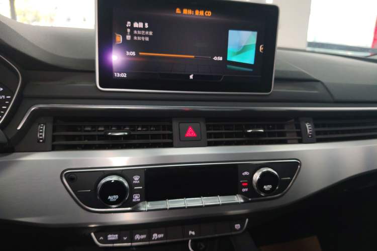 Used Audi A4L 2018 30th Anniversary Edition 40 TFSI Fashion Model Audio And AC Panel