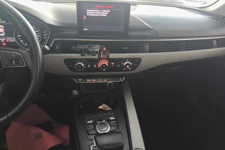 Used Audi A4L 2018 30th Anniversary Edition 40 TFSI Trendy Model Audio And AC Panel