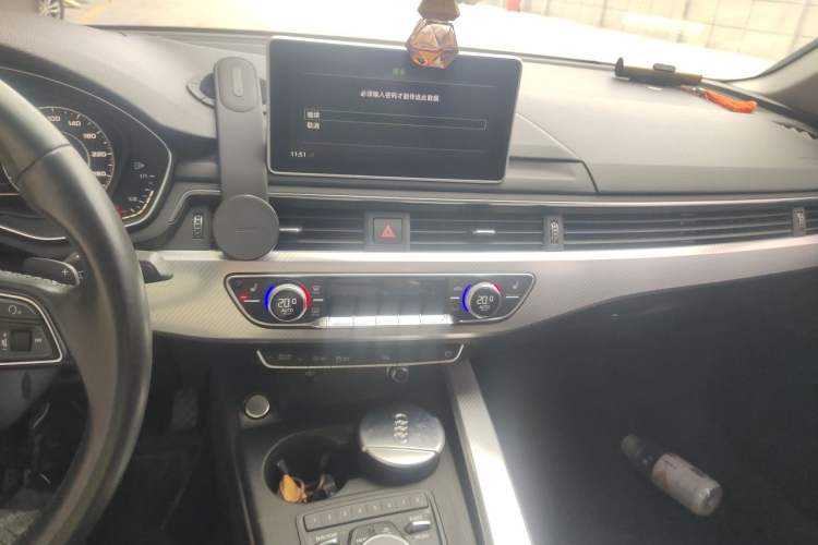 Used Audi A4L 2018 30th Anniversary Edition 40 TFSI Fashion Model Audio And AC Panel