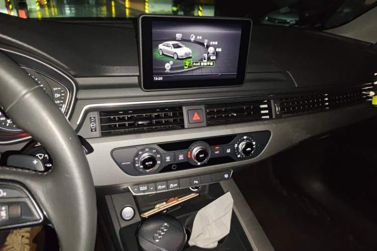Used Audi A4L 2018 30th Anniversary Edition 40 TFSI Trendy Model Audio And AC Panel