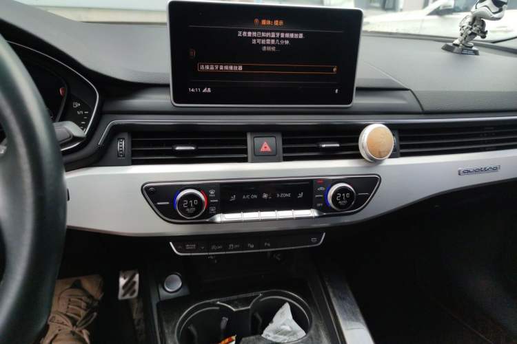 Used Audi A4L 2018 30th Anniversary Edition 45 TFSI quattro Sport model Audio And AC Panel