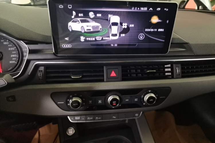 Used Audi A4L 2018 30th Anniversary Edition 40 TFSI Trendy Model Audio And AC Panel