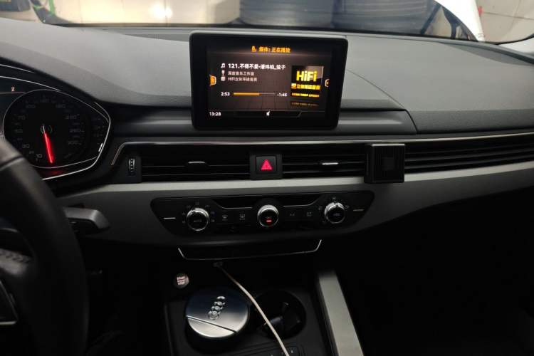 Used Audi A4L 2018 30th Anniversary Edition 40 TFSI Trendy Model Audio And AC Panel
