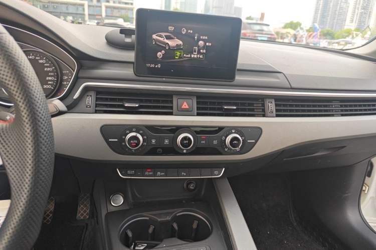 Used Audi A4L 2018 30th Anniversary Edition 40 TFSI Trendy Model Audio And AC Panel