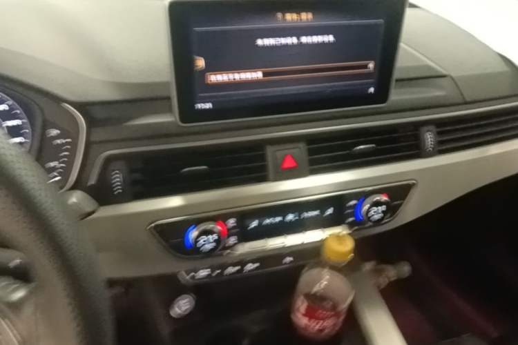 Used Audi A4L 2018 30th Anniversary Edition 40 TFSI Fashion Model Audio And AC Panel