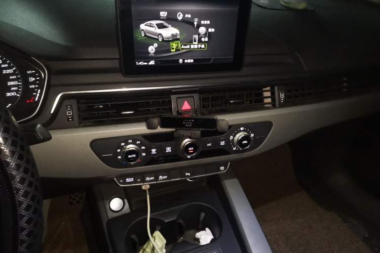 Used Audi A4L 2018 30th Anniversary Edition 40 TFSI Trendy Model Audio And AC Panel