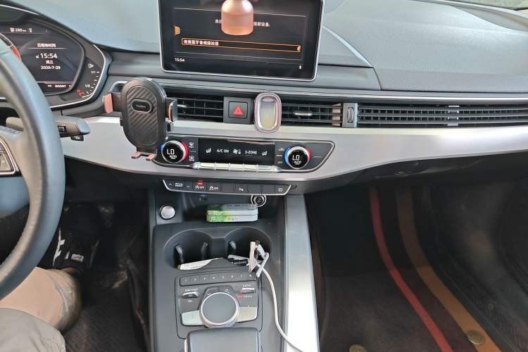 Used Audi A4L 2018 30th Anniversary Edition 40 TFSI Fashion Model Audio And AC Panel