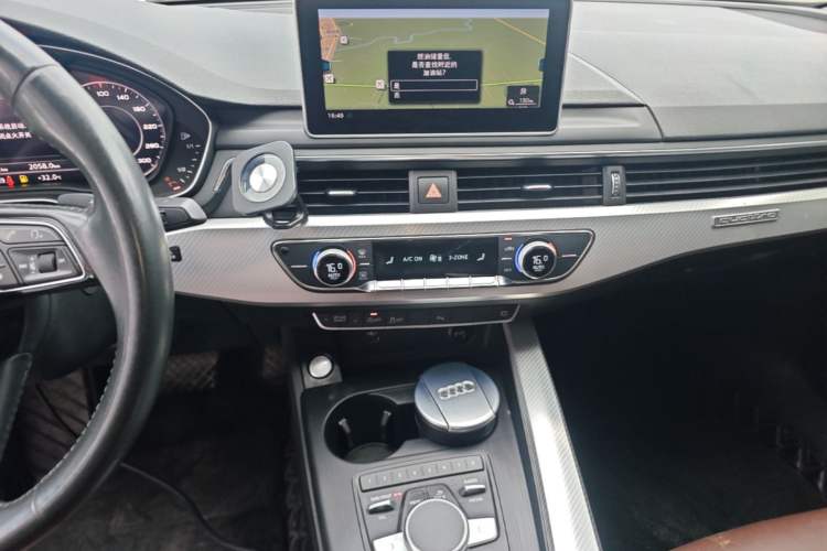 Used Audi A4L 2018 30th Anniversary Edition 40 TFSI Fashion Model Audio And AC Panel