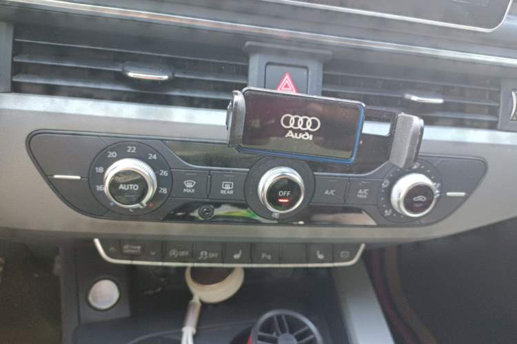 Used Audi A4L 2018 30th Anniversary Edition 40 TFSI Trendy Model Audio And AC Panel