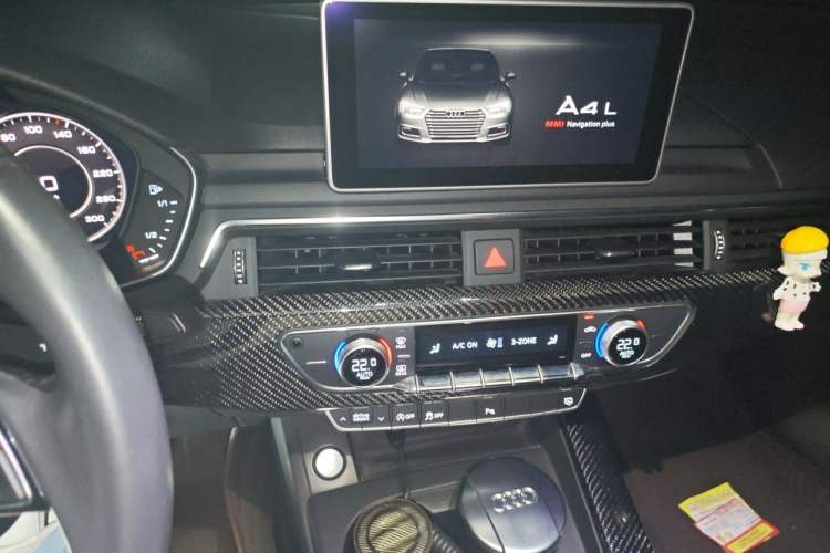 Used Audi A4L 2018 30th Anniversary Edition 40 TFSI Fashion Model Audio And AC Panel