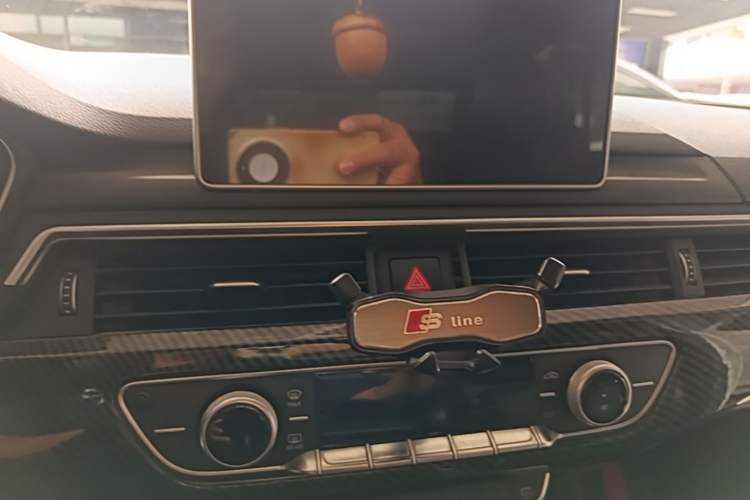 Used Audi A4L 2018 30th Anniversary Edition 40 TFSI Fashion Model Audio And AC Panel