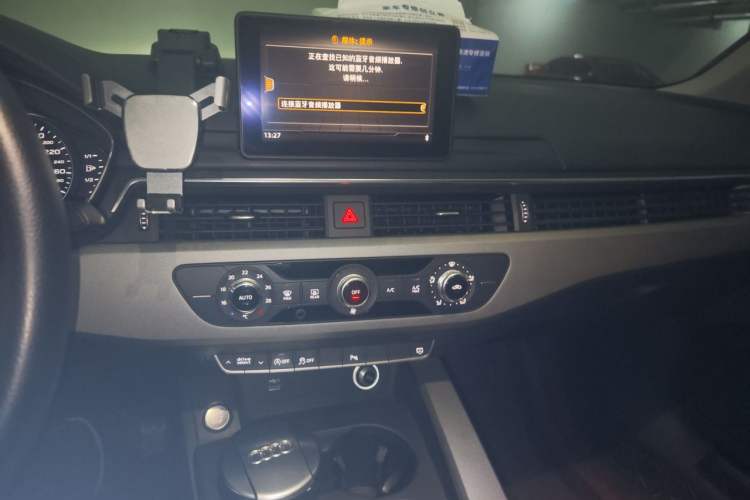 Used Audi A4L 2018 30th Anniversary Edition 40 TFSI Fashion Model Audio And AC Panel