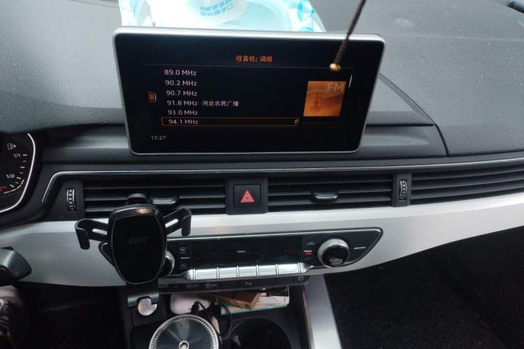 Used Audi A4L 2018 30th Anniversary Edition 40 TFSI Fashion Model Audio And AC Panel