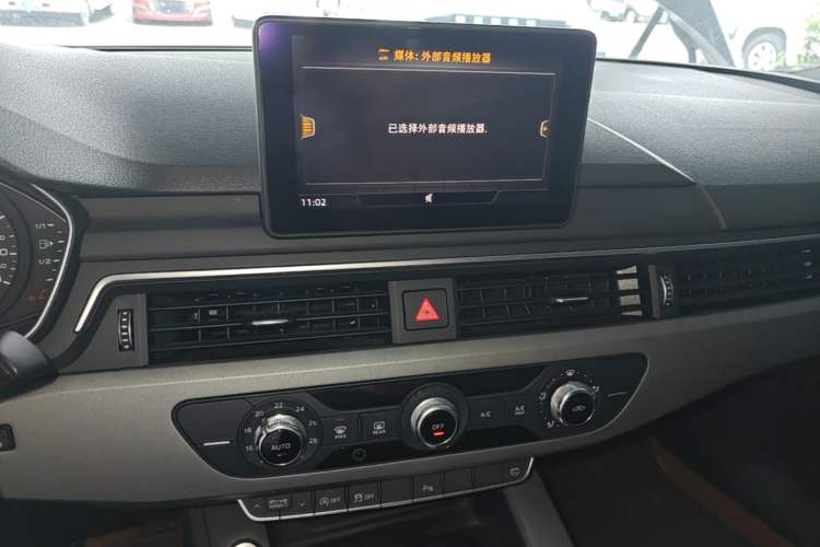 Used Audi A4L 2018 30th Anniversary Edition 40 TFSI Trendy Model Audio And AC Panel