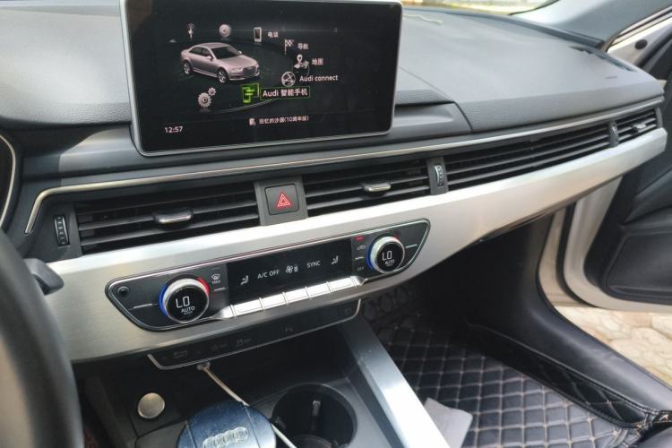 Used Audi A4L 2018 30th Anniversary Edition 40 TFSI Fashion Model Audio And AC Panel