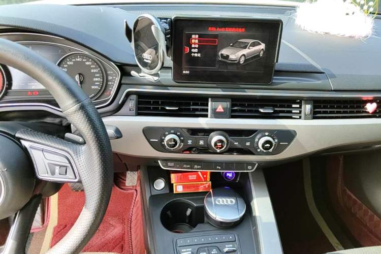 Used Audi A4L 2018 30th Anniversary Edition 40 TFSI Trendy Model Audio And AC Panel