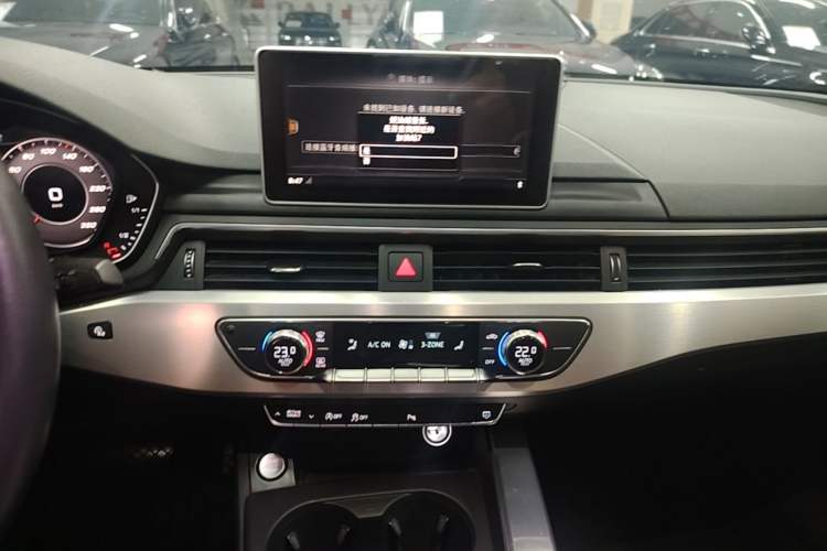 Used Audi A4L 2018 30th Anniversary Edition 40 TFSI Fashion Model Audio And AC Panel