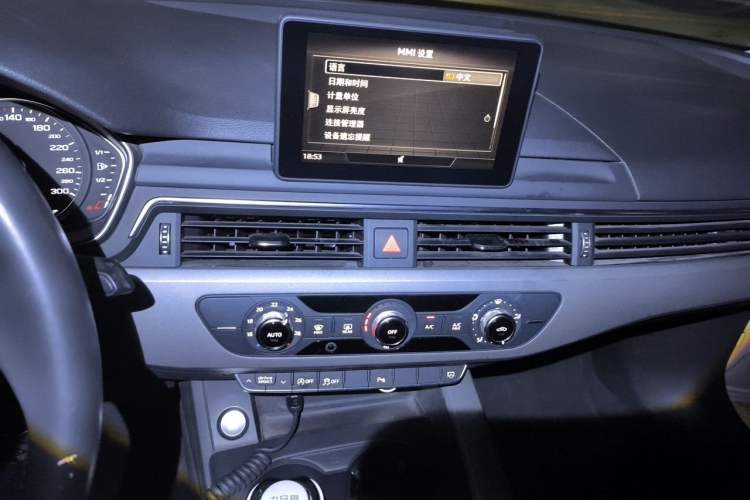 Used Audi A4L 2018 30th Anniversary Edition 40 TFSI Trendy Model Audio And AC Panel