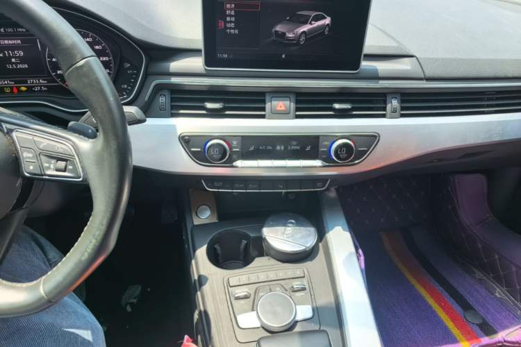 Used Audi A4L 2018 30th Anniversary Edition 40 TFSI Fashion Model Audio And AC Panel