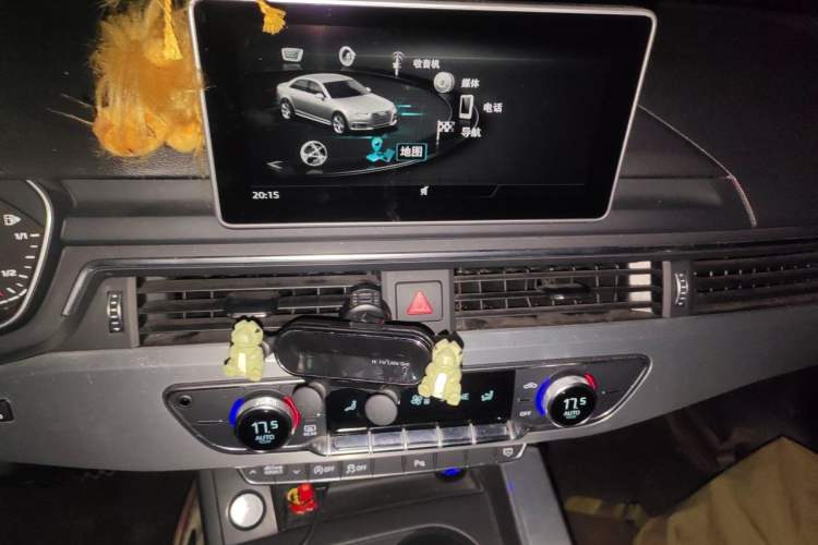 Used Audi A4L 2018 30th Anniversary Edition 40 TFSI Fashion Model Audio And AC Panel
