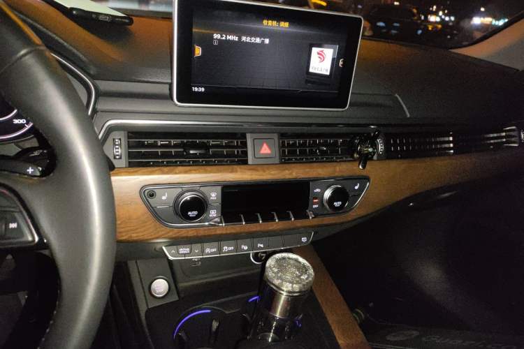 Used Audi A4L 2018 30th Anniversary Edition 40 TFSI Sport Edition Audio And AC Panel