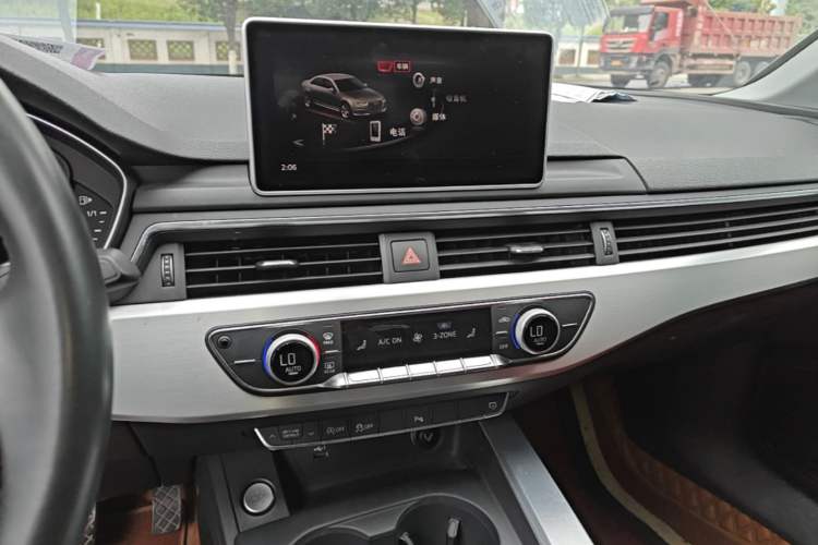 Used Audi A4L 2018 30th Anniversary Edition 40 TFSI Fashion Model Audio And AC Panel