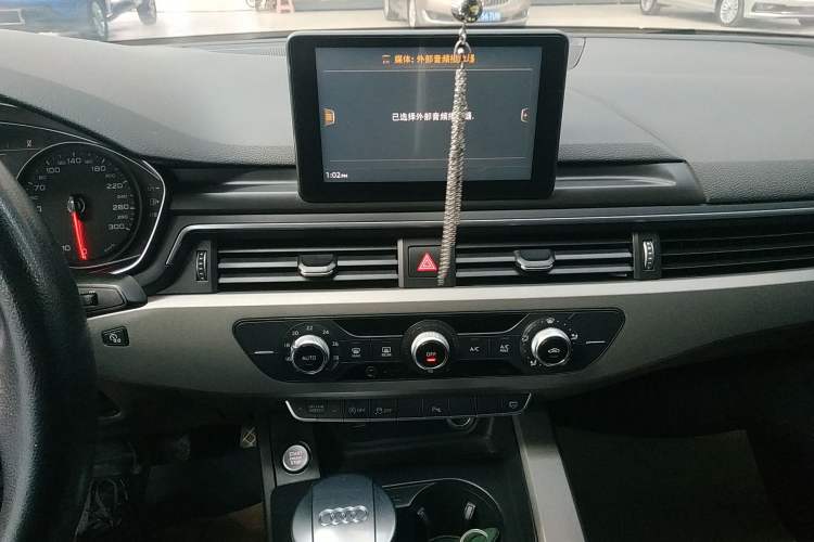 Used Audi A4L 2018 30th Anniversary Edition 40 TFSI Trendy Model Audio And AC Panel