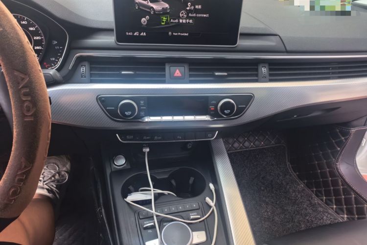 Used Audi A4L 2018 30th Anniversary Edition 40 TFSI Fashion Model Audio And AC Panel