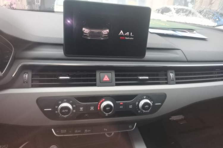 Used Audi A4L 2018 30th Anniversary Edition 40 TFSI Trendy Model Audio And AC Panel