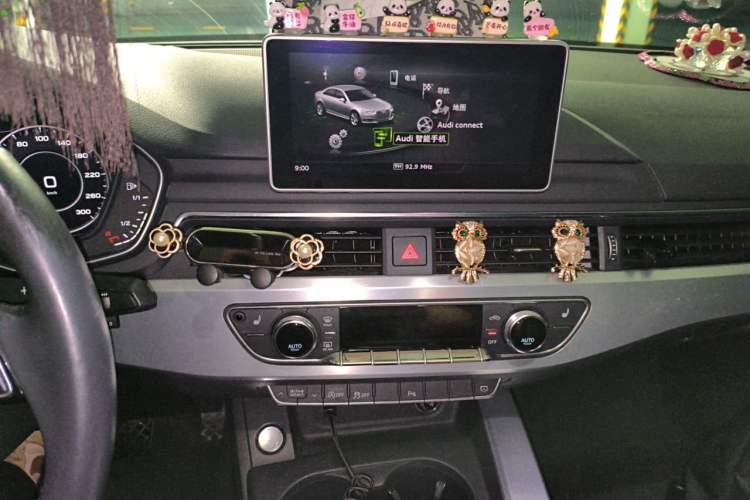 Used Audi A4L 2018 30th Anniversary Edition 40 TFSI Fashion Model Audio And AC Panel
