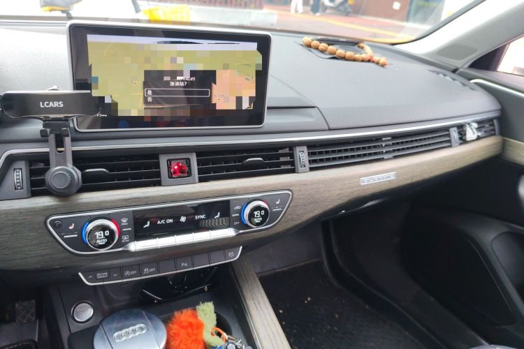 Used Audi A4L 2018 30th Anniversary Edition 40 TFSI Fashion Model Audio And AC Panel