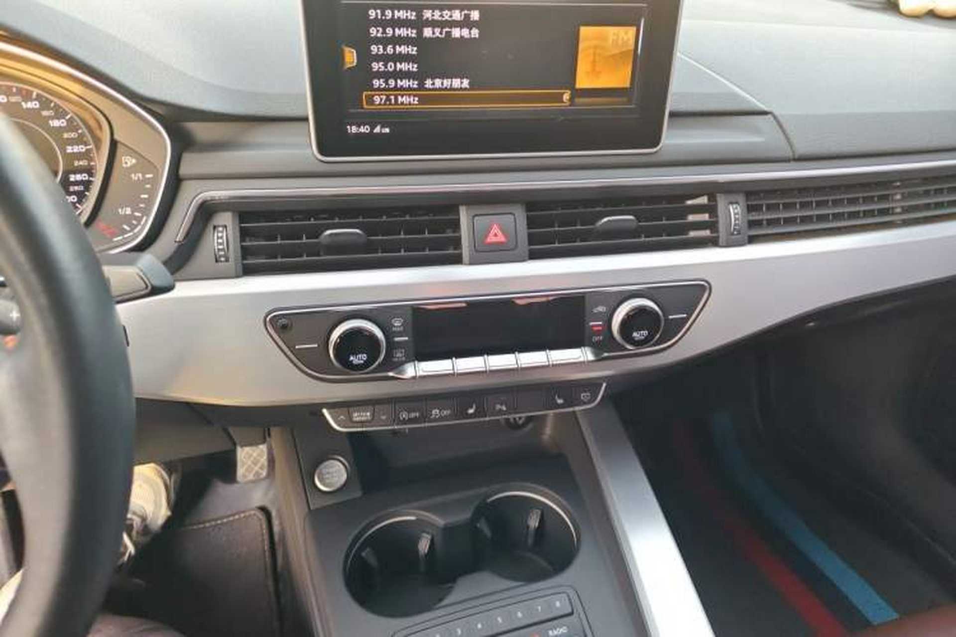 Used Audi A4L 2018 30th Anniversary Edition 40 TFSI Fashion Model Audio And AC Panel