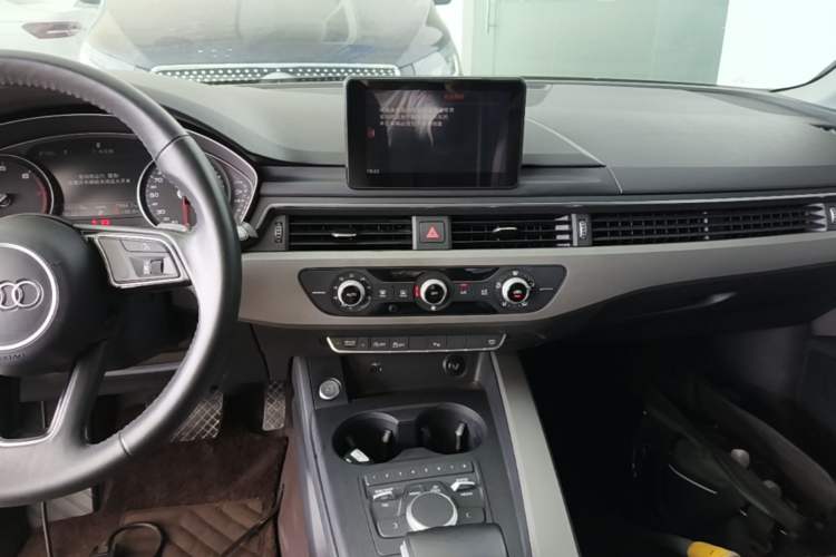 Used Audi A4L 2018 30th Anniversary Edition 40 TFSI Trendy Model Audio And AC Panel