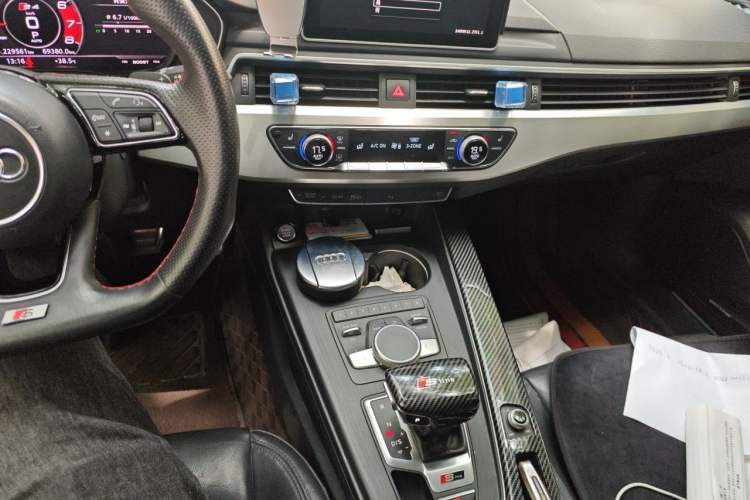 Used Audi A4L 2018 30th Anniversary Edition 40 TFSI Fashion Model Audio And AC Panel