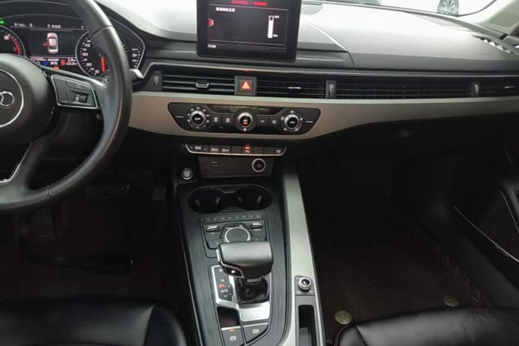 Used Audi A4L 2018 30th Anniversary Edition 40 TFSI Trendy Model Audio And AC Panel