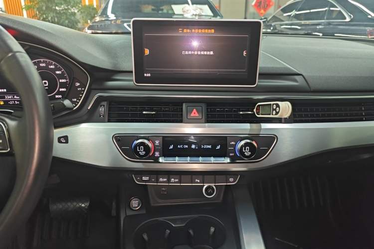 Used Audi A4L 2018 30th Anniversary Edition 40 TFSI Fashion Model Audio And AC Panel