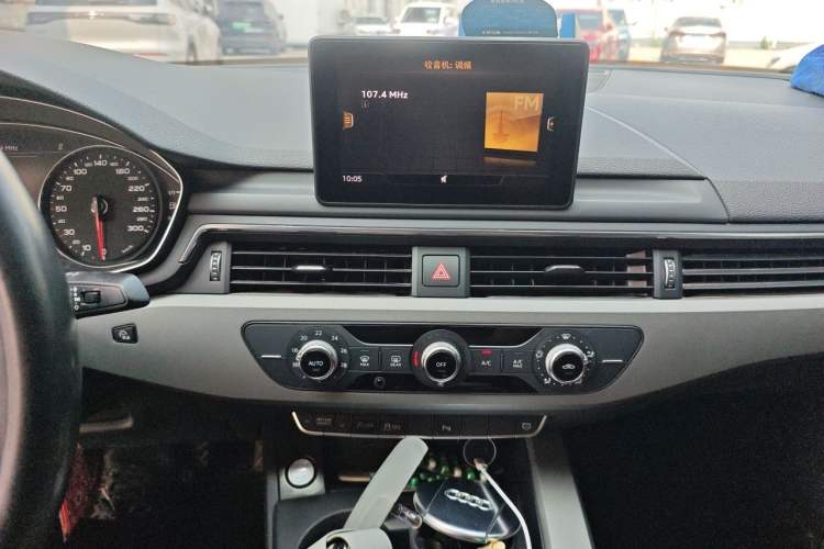 Used Audi A4L 2018 30th Anniversary Edition 40 TFSI Trendy Model Audio And AC Panel